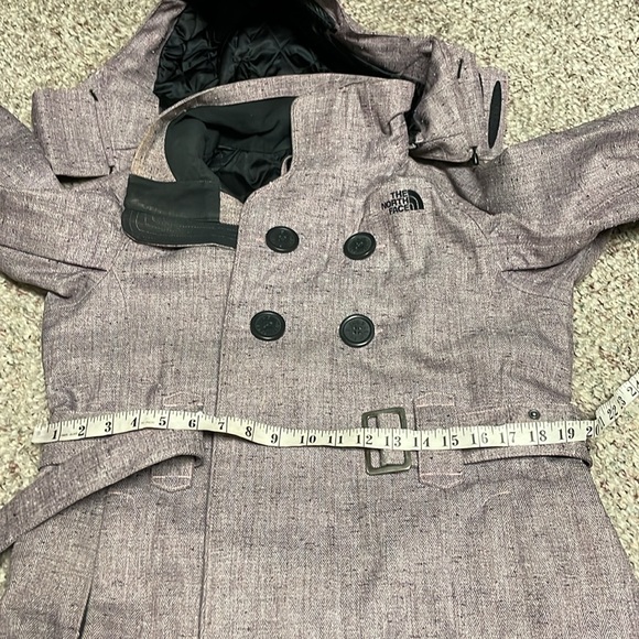The northface longer body belted hooded ski jacket in excellent condition - Picture 8 of 15